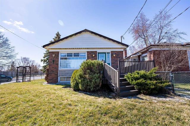 81 Shropshire Dr, House detached with 3 bedrooms, 3 bathrooms and 4 parking in Toronto ON | Image 1