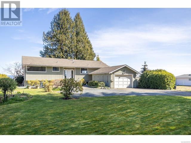 1077 Eaglecrest Dr, House detached with 6 bedrooms, 3 bathrooms and 6 parking in Qualicum Beach BC | Image 42