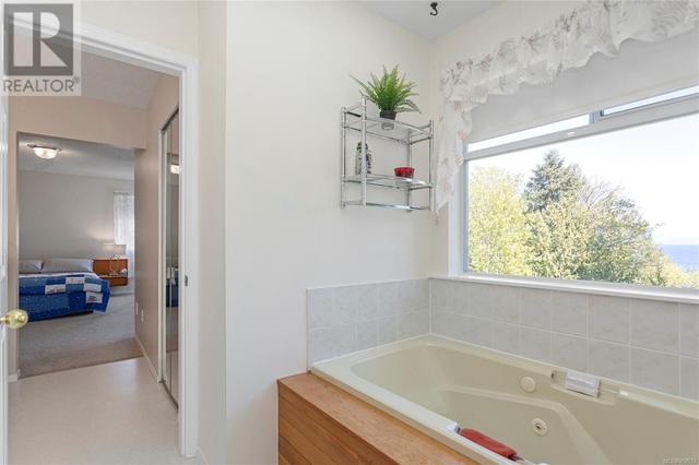 6158 Icarus Dr, House detached with 4 bedrooms, 4 bathrooms and 4 parking in Nanaimo BC | Image 13