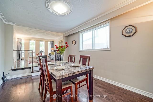 26 Ellenhall Sq, House detached with 4 bedrooms, 4 bathrooms and 4 parking in Toronto ON | Image 3