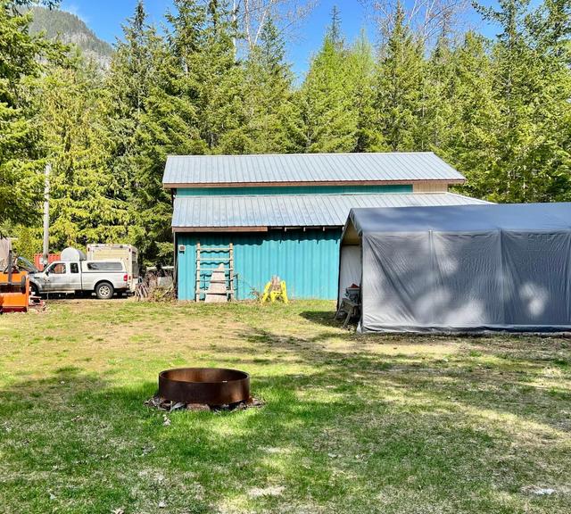 120 Burton Cross Road, House detached with 4 bedrooms, 2 bathrooms and null parking in Central Kootenay K BC | Image 50