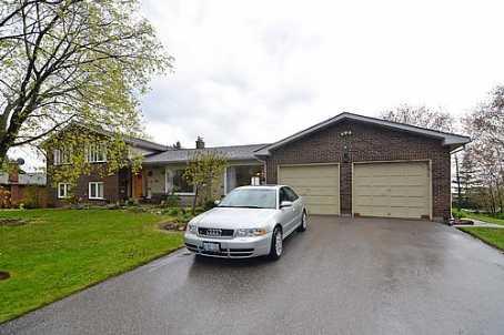 8 Thornbay Dr, House detached with 4 bedrooms, 3 bathrooms and 4 parking in Whitchurch Stouffville ON | Image 1