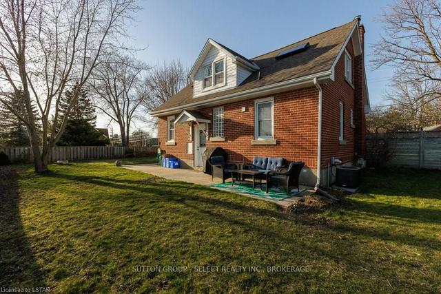 1081 Hamilton Rd, House detached with 2 bedrooms, 2 bathrooms and 4 parking in London ON | Image 26