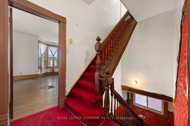 1309 King St W, House semidetached with 5 bedrooms, 2 bathrooms and 2 parking in Toronto ON | Image 10