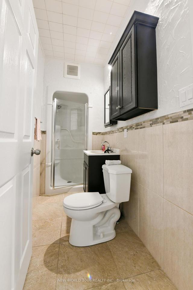 8071 Kipling Ave, House detached with 4 bedrooms, 2 bathrooms and 7 parking in Vaughan ON | Image 2