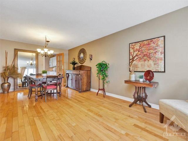 14 Hawley Crescent, House detached with 3 bedrooms, 3 bathrooms and 2 parking in Ottawa ON | Image 5