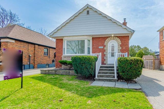 2289 Lawrence Ave W, House detached with 2 bedrooms, 2 bathrooms and 3 parking in Toronto ON | Image 13