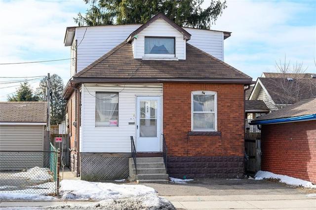 1450 Barton Street E, House detached with 3 bedrooms, 2 bathrooms and 3 parking in Hamilton ON | Image 2