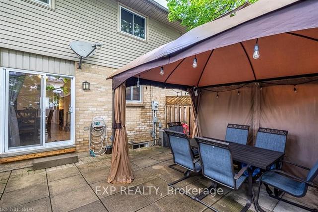 51 - 55 Ashley Cres, Townhouse with 3 bedrooms, 2 bathrooms and 2 parking in London ON | Image 6
