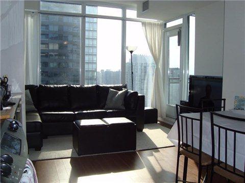 4102 - 25 Capreol Crt, Condo with 1 bedrooms, 1 bathrooms and 1 parking in Toronto ON | Image 3