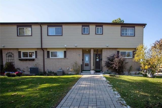 1526 Garth St, Townhouse with 3 bedrooms, 2 bathrooms and 1 parking in Hamilton ON | Image 1