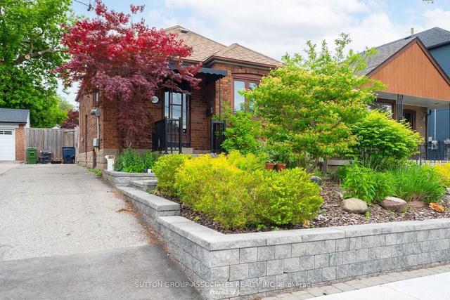 395 Winnett Ave, House detached with 2 bedrooms, 1 bathrooms and 3 parking in Toronto ON | Image 1