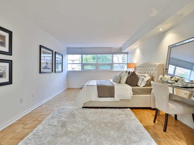 205 - 71 Charles St E, Condo with 2 bedrooms, 2 bathrooms and 1 parking in Toronto ON | Image 14