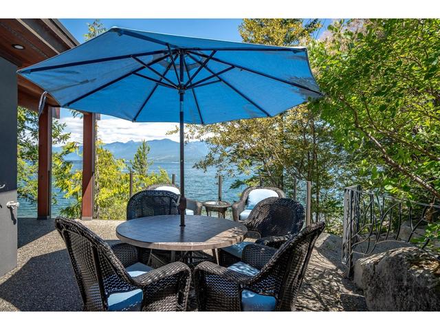 285 Kootenay Lake Road, House detached with 3 bedrooms, 4 bathrooms and 2 parking in Central Kootenay E BC | Image 74