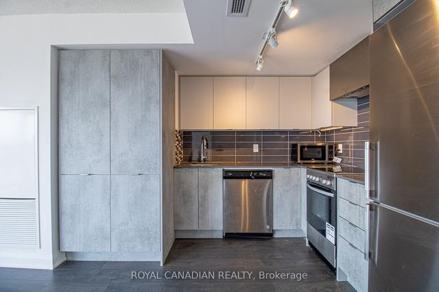 1108 - 30 Gibbs Rd, Condo with 2 bedrooms, 2 bathrooms and 1 parking in Toronto ON | Image 3