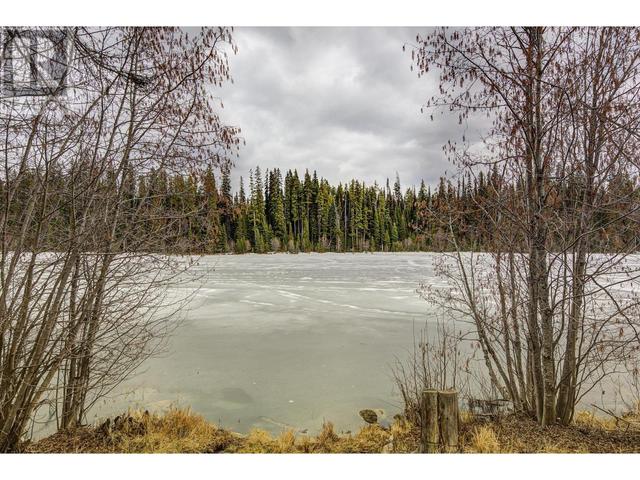 27 - 10250 Dee Lake Road Road, Home with 2 bedrooms, 1 bathrooms and 2 parking in Central Okanagan BC | Image 32