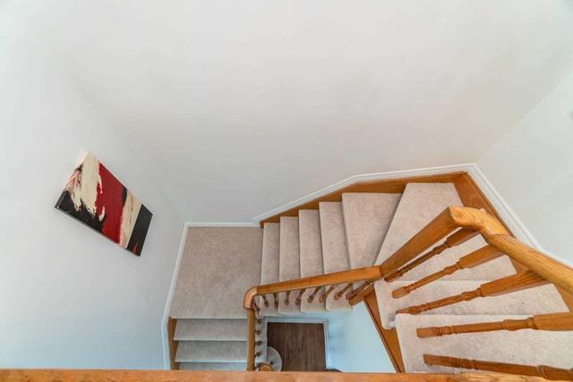 183 Checkerberry Cres, House attached with 3 bedrooms, 3 bathrooms and 3 parking in Brampton ON | Image 2