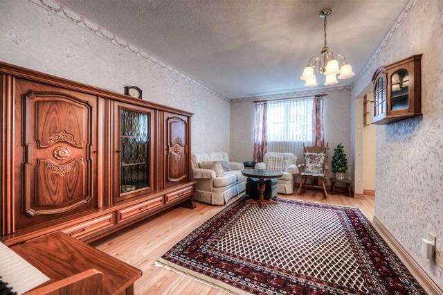 57 Belmont Ave E, House detached with 4 bedrooms, 3 bathrooms and 5 parking in Kitchener ON | Image 3