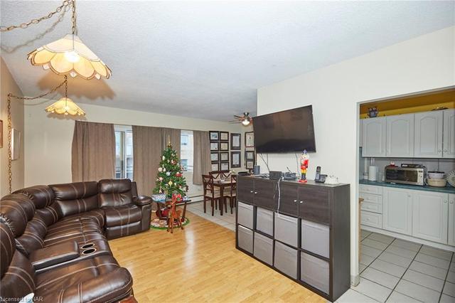 304 - 242 Oakdale Avenue, House attached with 2 bedrooms, 1 bathrooms and null parking in St. Catharines ON | Image 7