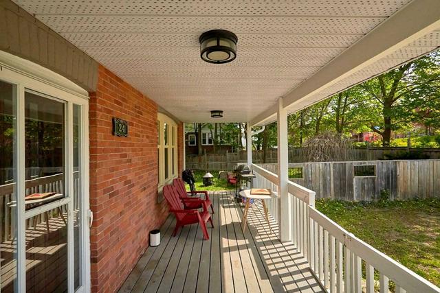 24 Penetang St, House detached with 3 bedrooms, 2 bathrooms and 4 parking in Barrie ON | Image 8