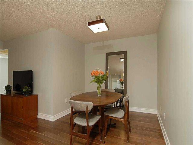 1015 - 23 Lorraine Dr, Condo with 2 bedrooms, 2 bathrooms and 1 parking in Toronto ON | Image 3