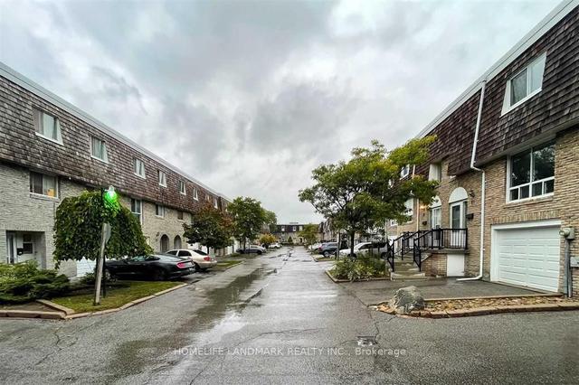 18 Wild Briarway, Townhouse with 3 bedrooms, 2 bathrooms and 2 parking in Toronto ON | Image 26