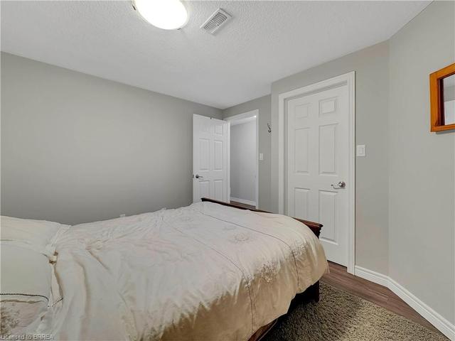 205 Dufferin Avenue, House detached with 3 bedrooms, 2 bathrooms and 8 parking in Brantford ON | Image 28