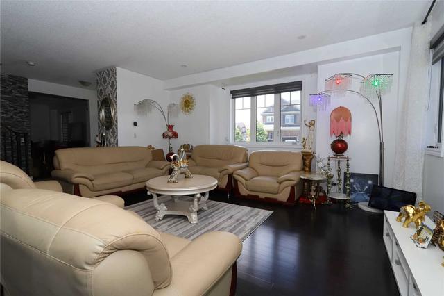 180 Iribelle Ave, House detached with 4 bedrooms, 3 bathrooms and 4 parking in Oshawa ON | Image 9