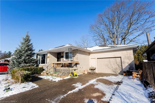 105 Evelyn Street, House detached with 4 bedrooms, 2 bathrooms and 5 parking in Brantford ON | Image 12