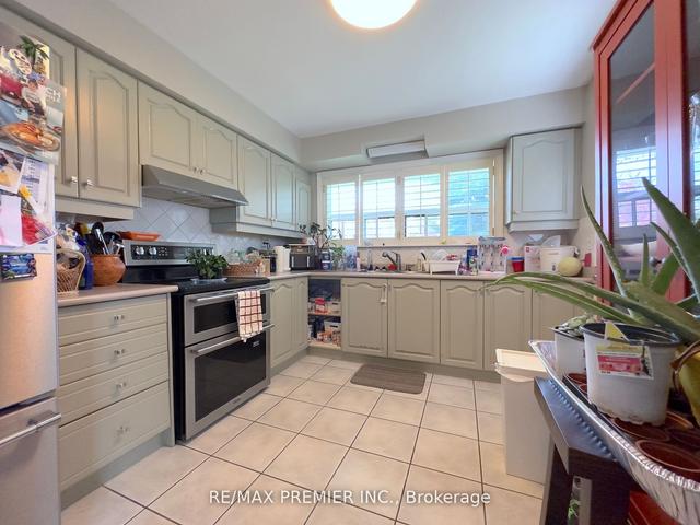 74 Riverhead Dr, House detached with 3 bedrooms, 2 bathrooms and 5 parking in Toronto ON | Image 2