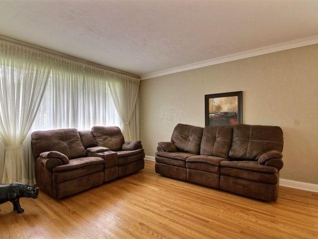 1347 Avon Cres, House detached with 3 bedrooms, 2 bathrooms and 8 parking in Oakville ON | Image 8