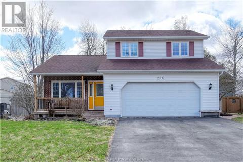 290 Shannon, House detached with 3 bedrooms, 3 bathrooms and null parking in Moncton NB | Card Image