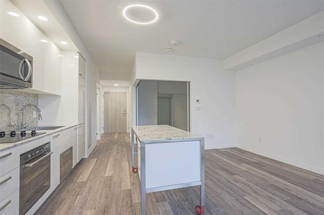 715 - 75 Canterbury Pl, Condo with 2 bedrooms, 2 bathrooms and 1 parking in Toronto ON | Image 5