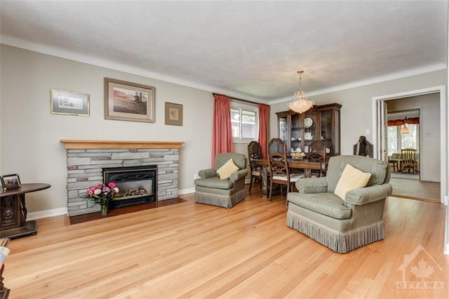 1184 Cline Crescent, House detached with 3 bedrooms, 2 bathrooms and 5 parking in Ottawa ON | Image 6
