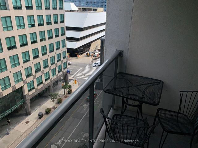 909 - 20 Blue Jays Way, Condo with 1 bedrooms, 1 bathrooms and 0 parking in Toronto ON | Image 5