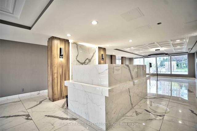 214 - 155 Hillcrest Ave, Condo with 2 bedrooms, 1 bathrooms and 1 parking in Mississauga ON | Image 4