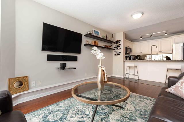 303 - 3130 Yonge St, Condo with 2 bedrooms, 2 bathrooms and 1 parking in Toronto ON | Image 12