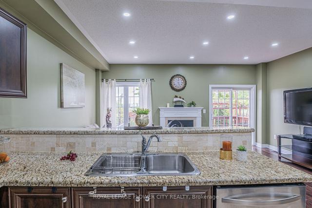 56 Versailles Cres, House semidetached with 4 bedrooms, 4 bathrooms and 4 parking in Brampton ON | Image 5