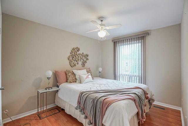 18 Renata Royal Way, Townhouse with 3 bedrooms, 3 bathrooms and 2 parking in Toronto ON | Image 6