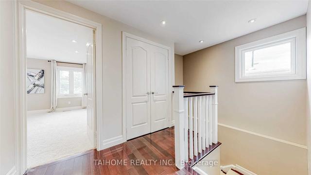 31 Stubbswood Sq, House detached with 3 bedrooms, 4 bathrooms and 6 parking in Toronto ON | Image 2