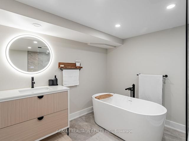 23 Buckhorn Pl, House detached with 3 bedrooms, 2 bathrooms and 3 parking in Toronto ON | Image 18