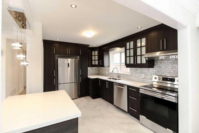 80 Barrymore Rd, House detached with 3 bedrooms, 3 bathrooms and 1 parking in Toronto ON | Image 6