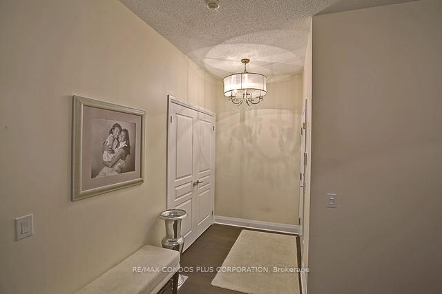 504 - 1 Hurontario St, Condo with 2 bedrooms, 2 bathrooms and 1 parking in Mississauga ON | Image 6