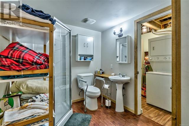 Unit D Bathroom and Access to shared laundry with Unit C | Image 26