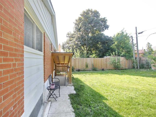 15 Fairfield Ave E, House detached with 3 bedrooms, 2 bathrooms and 6 parking in Brampton ON | Image 19