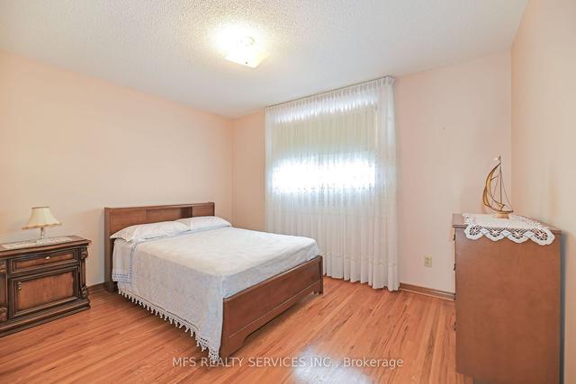86 Benjamin Boake Tr, House semidetached with 3 bedrooms, 2 bathrooms and 6 parking in Toronto ON | Image 2