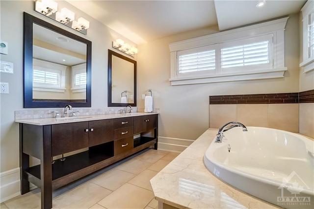 315 Amita Crescent, House detached with 4 bedrooms, 4 bathrooms and 4 parking in Ottawa ON | Image 20