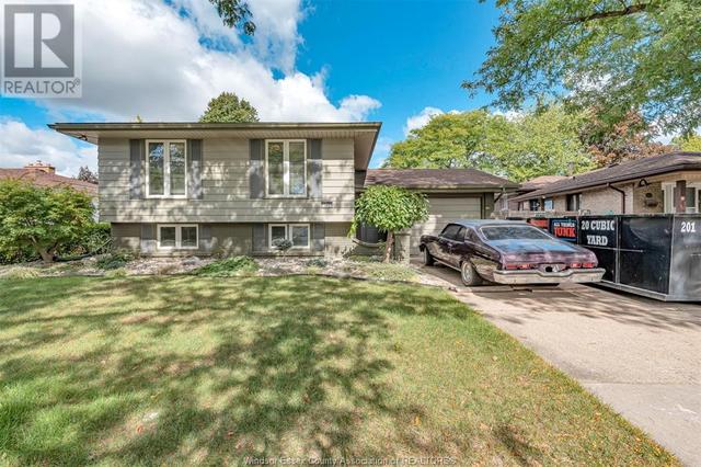10450 Mulberry Road, House detached with 5 bedrooms, 2 bathrooms and null parking in Windsor ON | Card Image