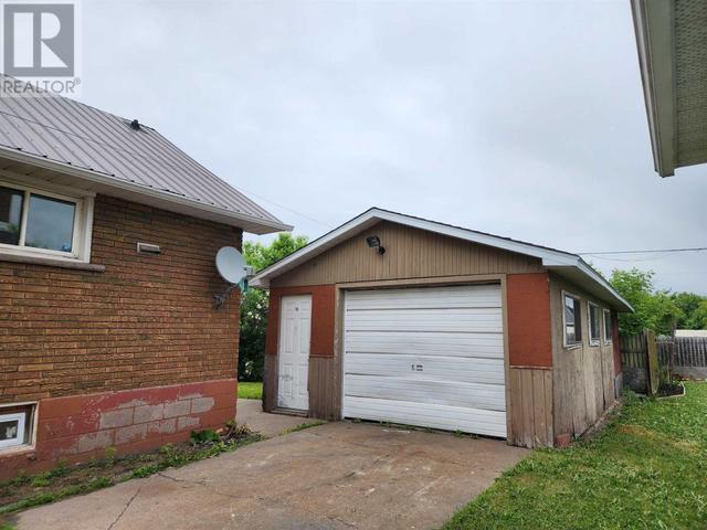 134 Wilding Ave, House detached with 2 bedrooms, 2 bathrooms and null parking in Sault Ste. Marie ON | Image 4