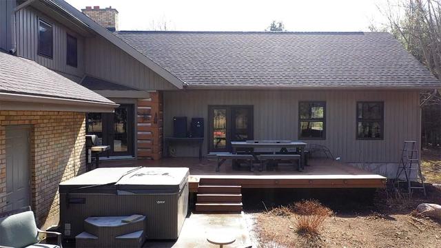 8599 Concession Rd 6, Home with 3 bedrooms, 3 bathrooms and 11 parking in Mapleton ON | Image 23